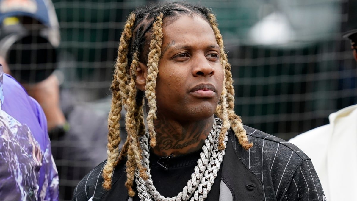 Lil Durk enfrenta julgamento federal em Los Angeles em caso de assassinato por encomenda.