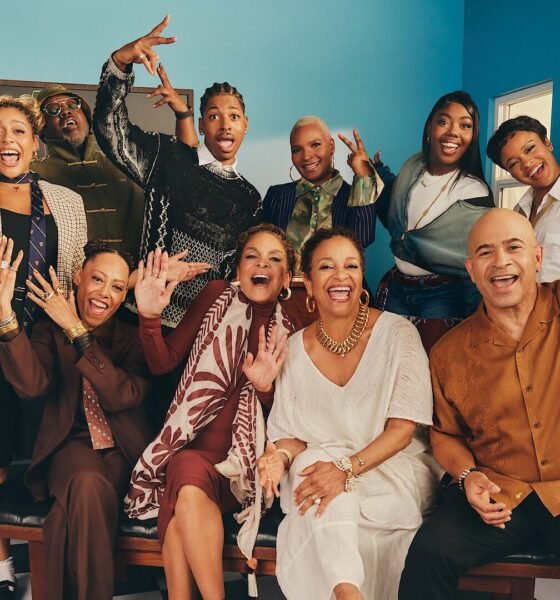 Elenco de A Different World reunido em foto oficial da série da Netflix