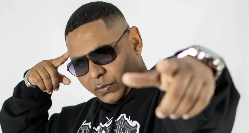 Adriel Bicho Solto no lançamento do álbum O Peão Virou Rei