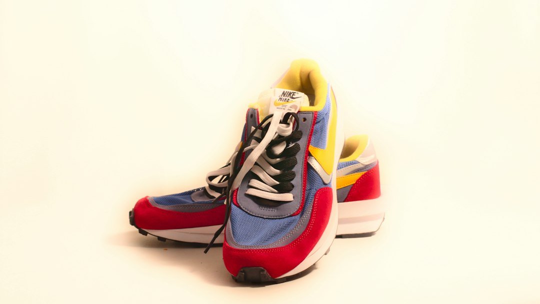 Tênis colorido representa a colaboração Carnan x ASICS com o Gel-Cumulus 16