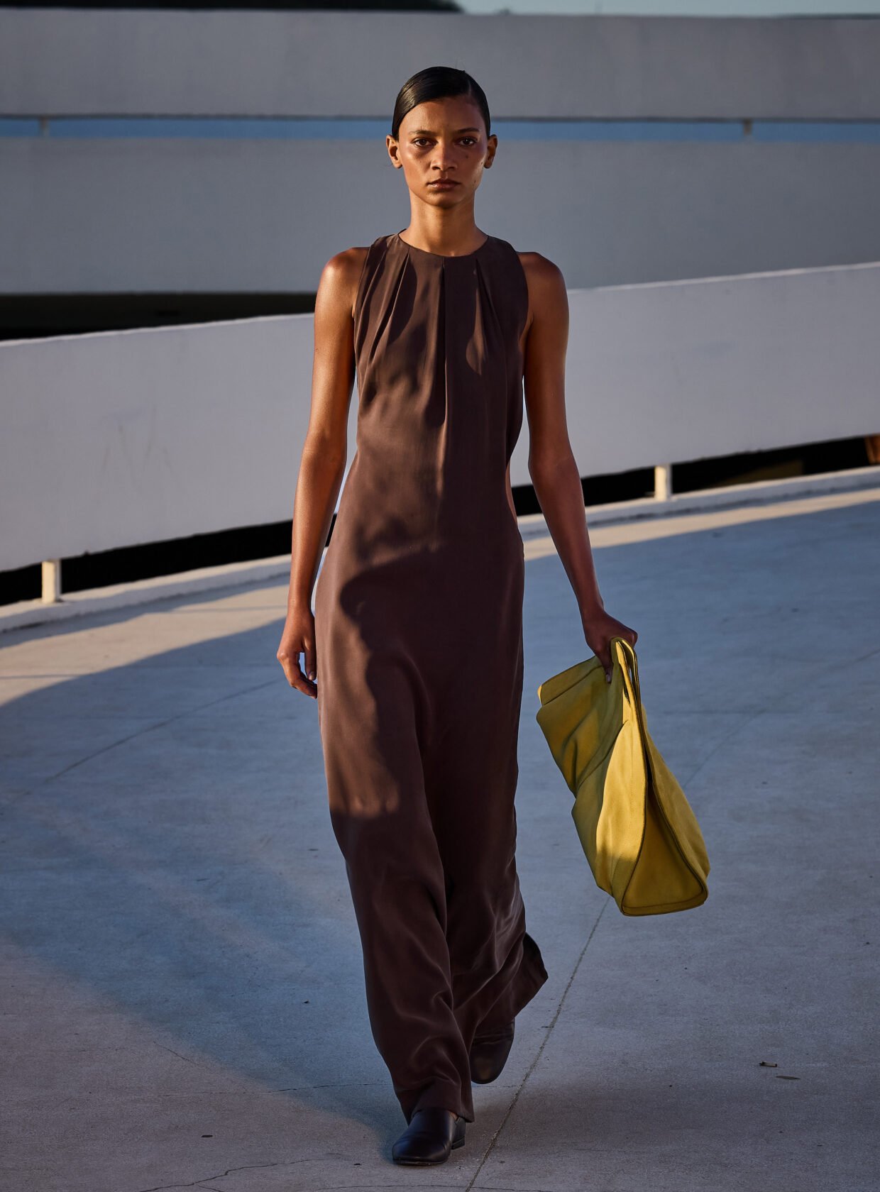Look da Carnan verão 2027 no primeiro desfile da marca no Caminho Niemeyer