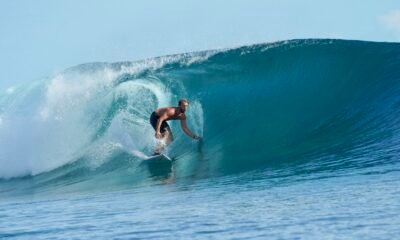 Surfista em onda representa a etapa do Challenger Series em Maresias