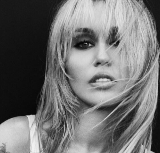 Miley Cyrus na era do álbum Bass Persuades em 2026