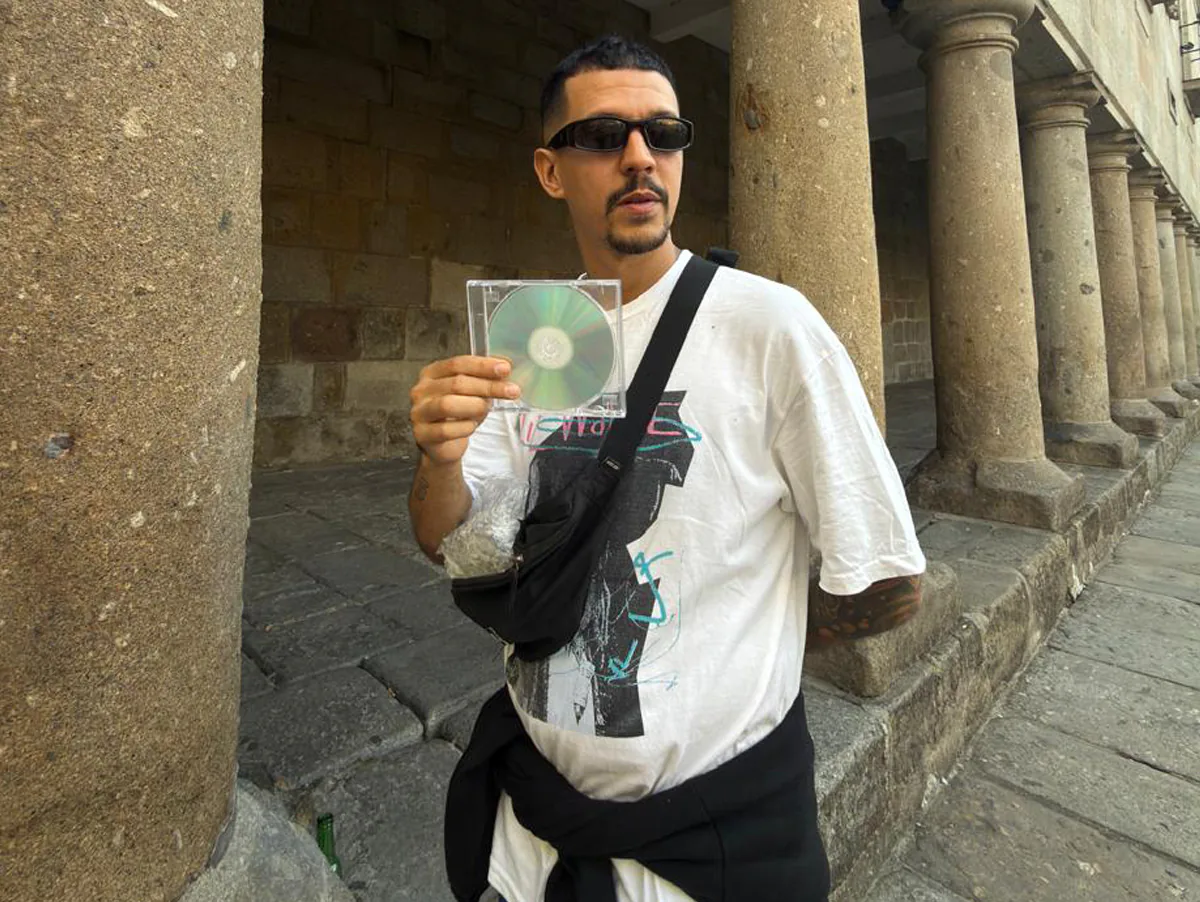 Rod 3030 com o CD do projeto Ninjas Nunca Dormem