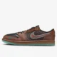 Air Jordan 1 Low OG Somos Historias em tons de marrom com camurça e couro gravado