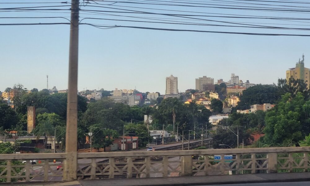 Vista da Avenida Teresa Cristina em Belo Horizonte, contexto de show anunciado de D$ Luqi