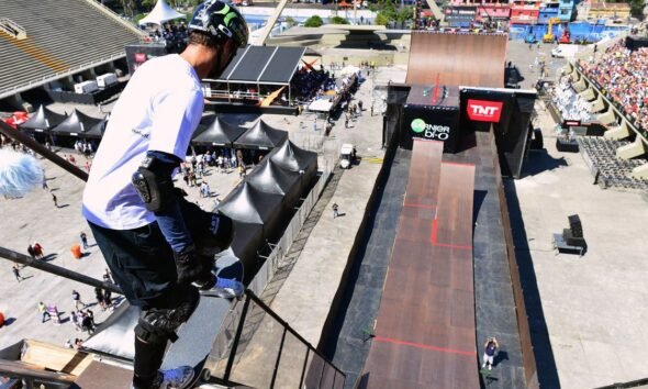 Bob Burnquist durante a MegaRampa no Rio de Janeiro em 2012