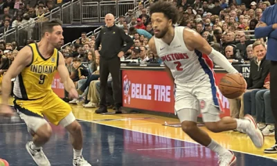 Cade Cunningham, do Detroit Pistons, conduz a bola em quadra