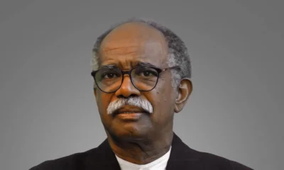 Dom Filó de óculos, bigode branco e terno escuro, em retrato de estúdio