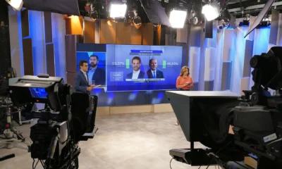 Estúdio de TV exibe resultado do segundo turno para governador do Rio Grande do Sul em 2022