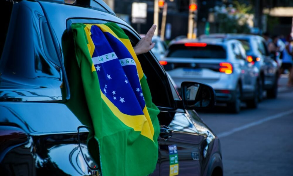 Bandeira do Brasil durante cobertura das Eleições 2026
