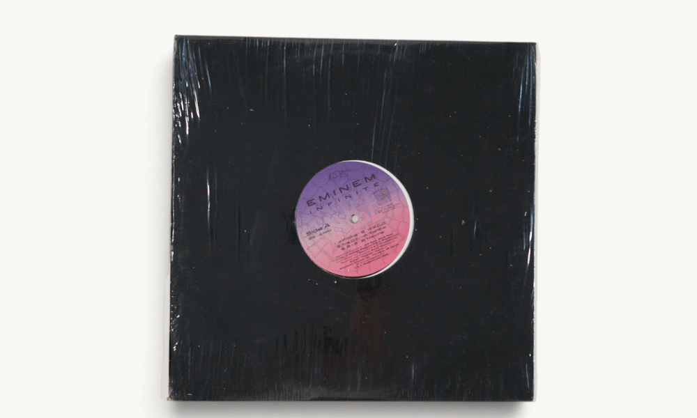 Cópia original de Infinite, álbum de estreia de Eminem, em leilão pela Wax Poetics