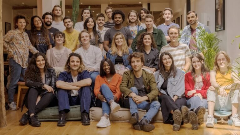 Equipe da Groover reunida em escritório