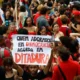 Estudantes em manifestação no Centro do Rio em apoio a Lula durante o segundo turno de 2026
