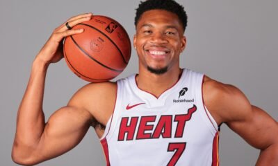 Giannis Antetokounmpo com a camisa do Miami Heat no Media Day 2026