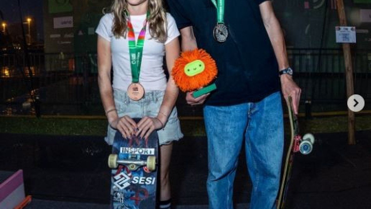 Gui Khury e Helena Laurino no pódio do Mundial de Skate Vert em Assunção