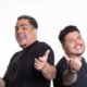 Igão e Mítico do Podpah lado a lado em imagem promocional de divulgação, fotografados diante de fundo claro.
