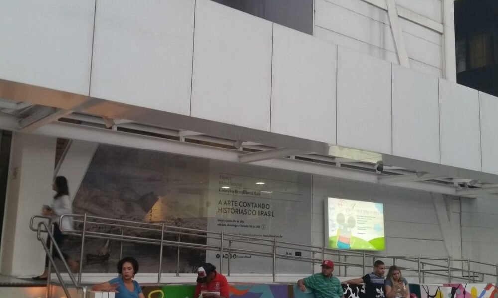 Fachada do Itaú Cultural em São Paulo, fotografia de arquivo usada para contextualizar pesquisa de hábitos culturais