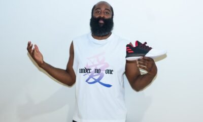 James Harden segura o tênis adidas Harden Vol. 1 Pioneer relançado em 2026