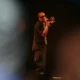Jay-Z se apresenta no palco do Glastonbury Festival em 2008