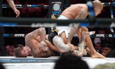 José Aldo e Marlon Chito Vera no chão durante a luta de grappling do HYPE no Coliseo Rumiñahui, em Quito
