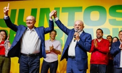Lula e Geraldo Alckmin durante evento após o primeiro turno das eleições de 2026
