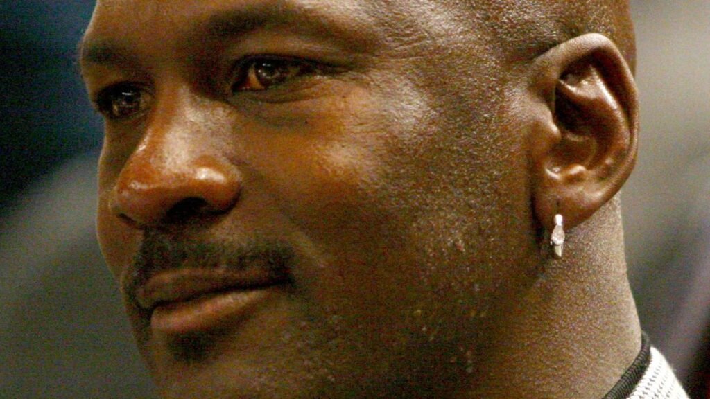 Michael Jordan em quadra em 2006, foto de arquivo contextual sobre a Jordan Brand