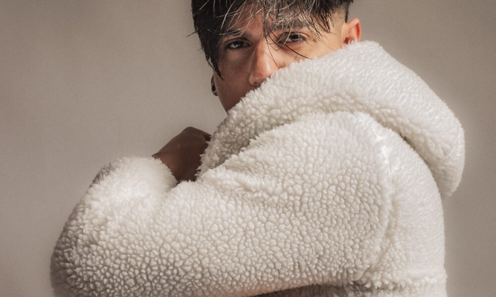 NYL em foto de divulgação do álbum Divino R&B