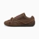 Tênis PUMA x ROSÉ Speedcat Vintage na cor marrom Espresso, em nubuck