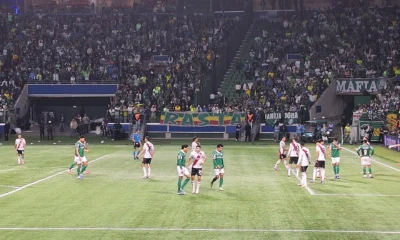 Jogo do Palmeiras contra o River Plate visto da arquibancada