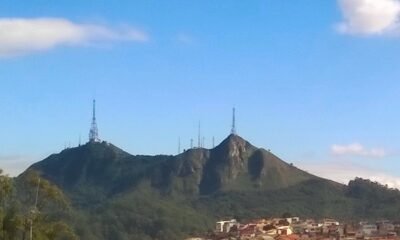Vista do Pico do Jaraguá em São Paulo, fotografia contextual de arquivo