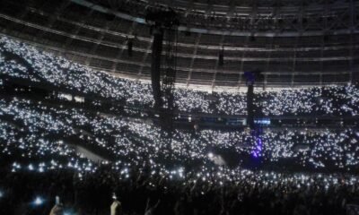 Publico com luzes dos celulares durante show do Rammstein em Moscou em 2019