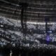 Publico com luzes dos celulares durante show do Rammstein em Moscou em 2019