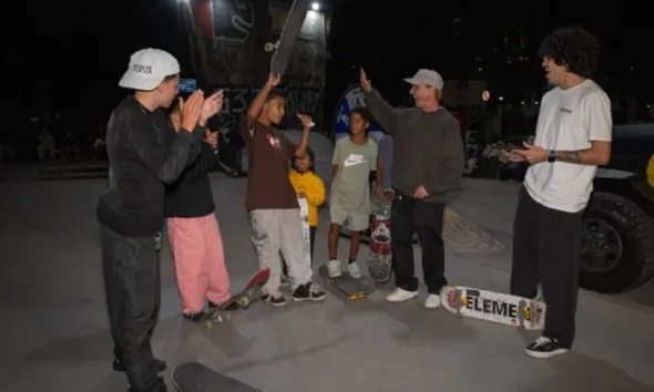 Skatistas em ação no Red Bull Mano Best Trick em Maresias