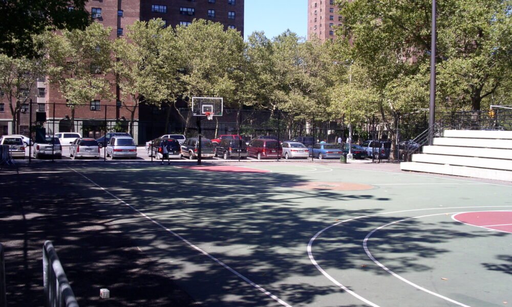 Quadra de basquete Rucker Park no Harlem, em Nova York, fotografada em 2008