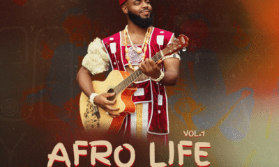 Capa de AfroLife Vol. 1, de Tchap0, com o artista segurando um violão