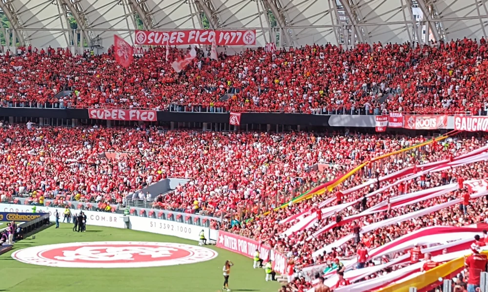 Torcedores do Internacional nas arquibancadas do Estádio Beira-Rio