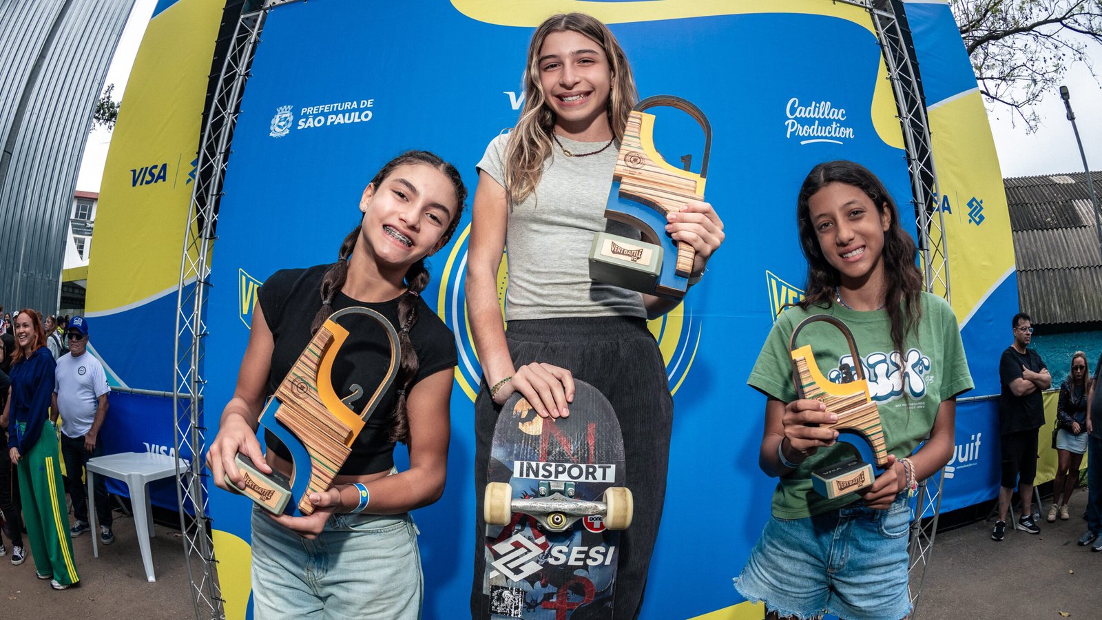 Skatista executa manobra na rampa vertical do Vert Battle São Paulo 2026
