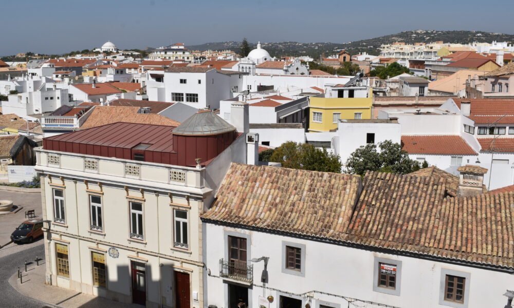 Vista geral de Loulé, Portugal, cidade que recebeu show anunciado de Afreekassia